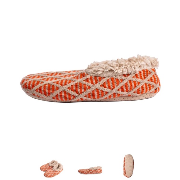 BNIB red and taupe slippers from Drake General Store ๐จ๐ฆ - Picture 7 of 9
